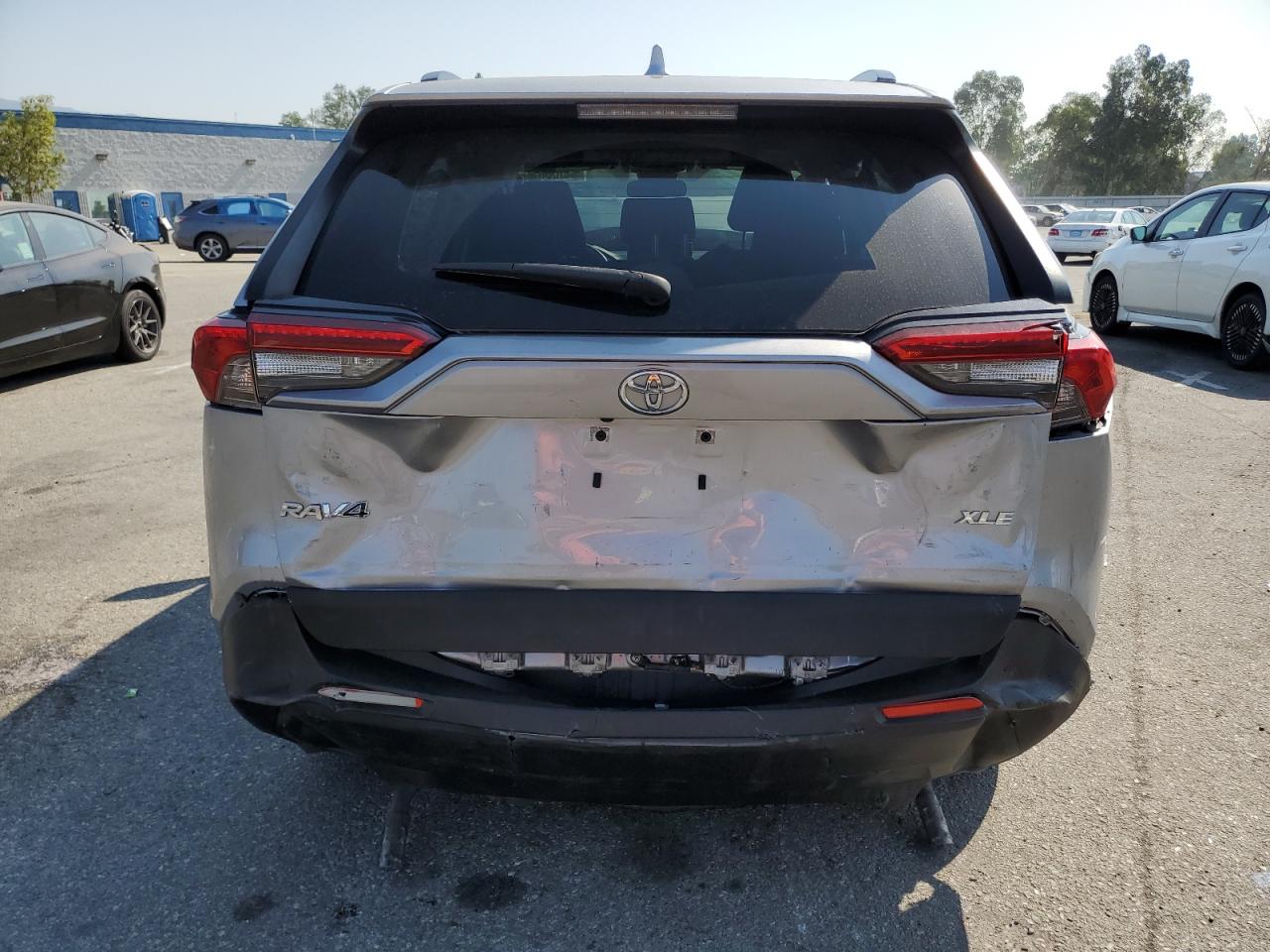 2019 Toyota Rav4 Xle VIN: JTMW1RFV7KD027304 Lot: 64772104