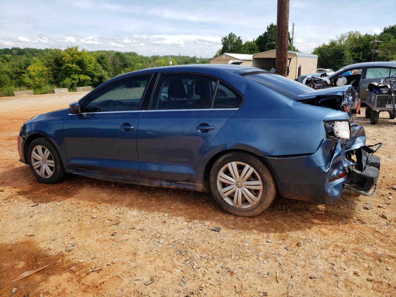 3VW2B7AJ5HM388075 2017 VOLKSWAGEN JETTA - Image 2