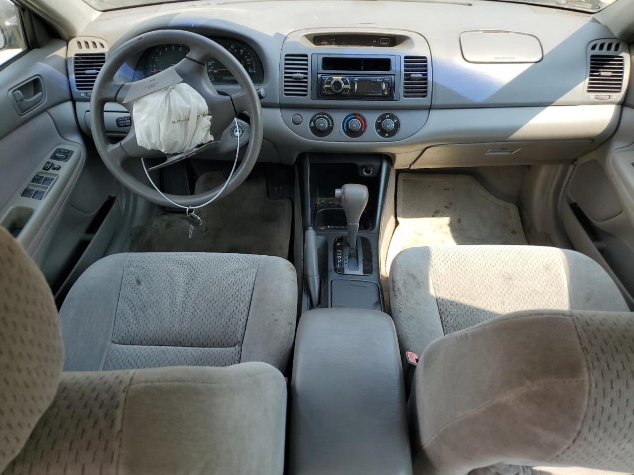 2004 Toyota Camry Le VIN: 4T1BE32K74U935729 Lot: 65622824