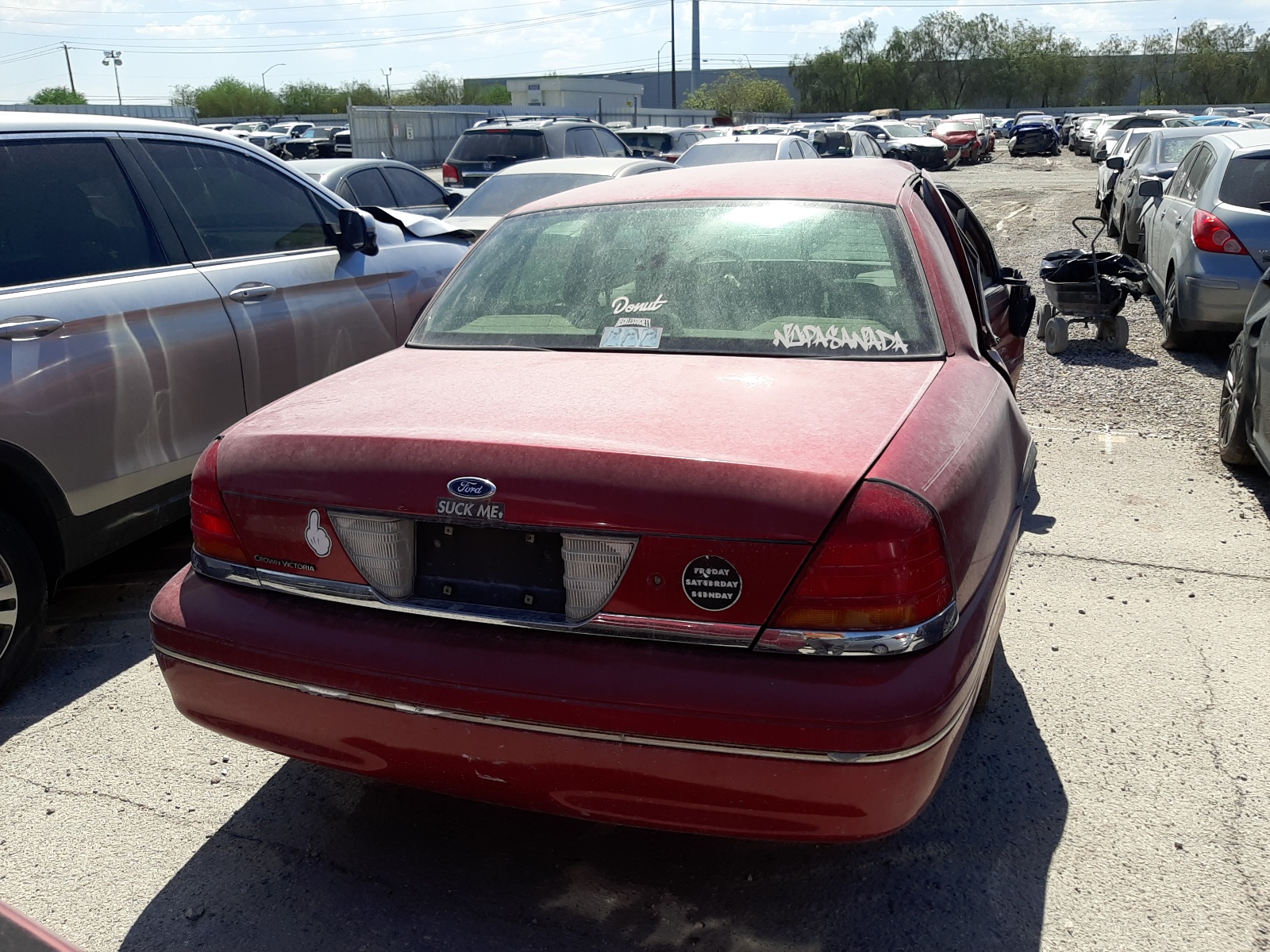 2FAFP73W9WX173028 1998 Ford Crown Victoria