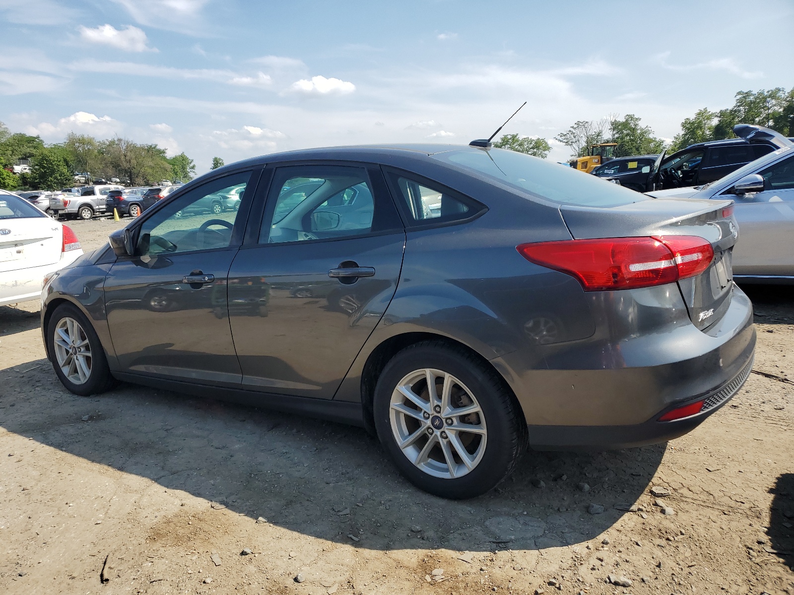 2018 Ford Focus Se vin: 1FADP3FE3JL284201