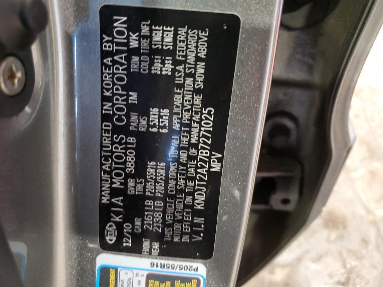 2011 Kia Soul + VIN: KNDJT2A27B7271025 Lot: 61877964