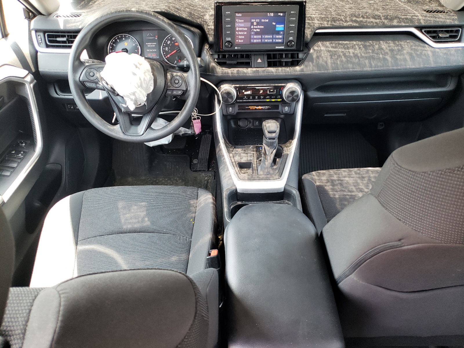 2T3G1RFV4LW085640 2020 Toyota Rav4 Le