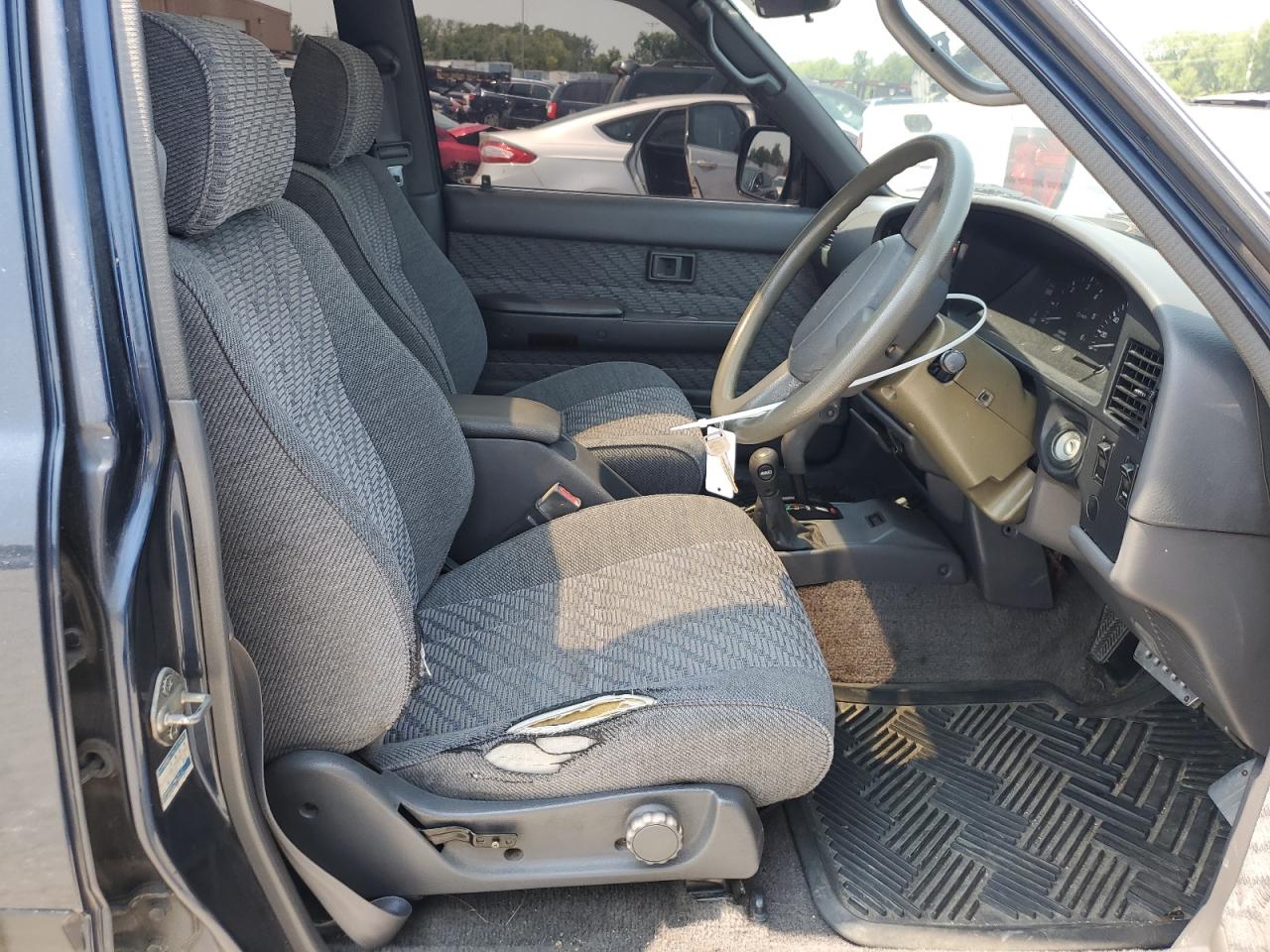 1995 Toyota Hilux VIN: KZN1309067346 Lot: 62937144