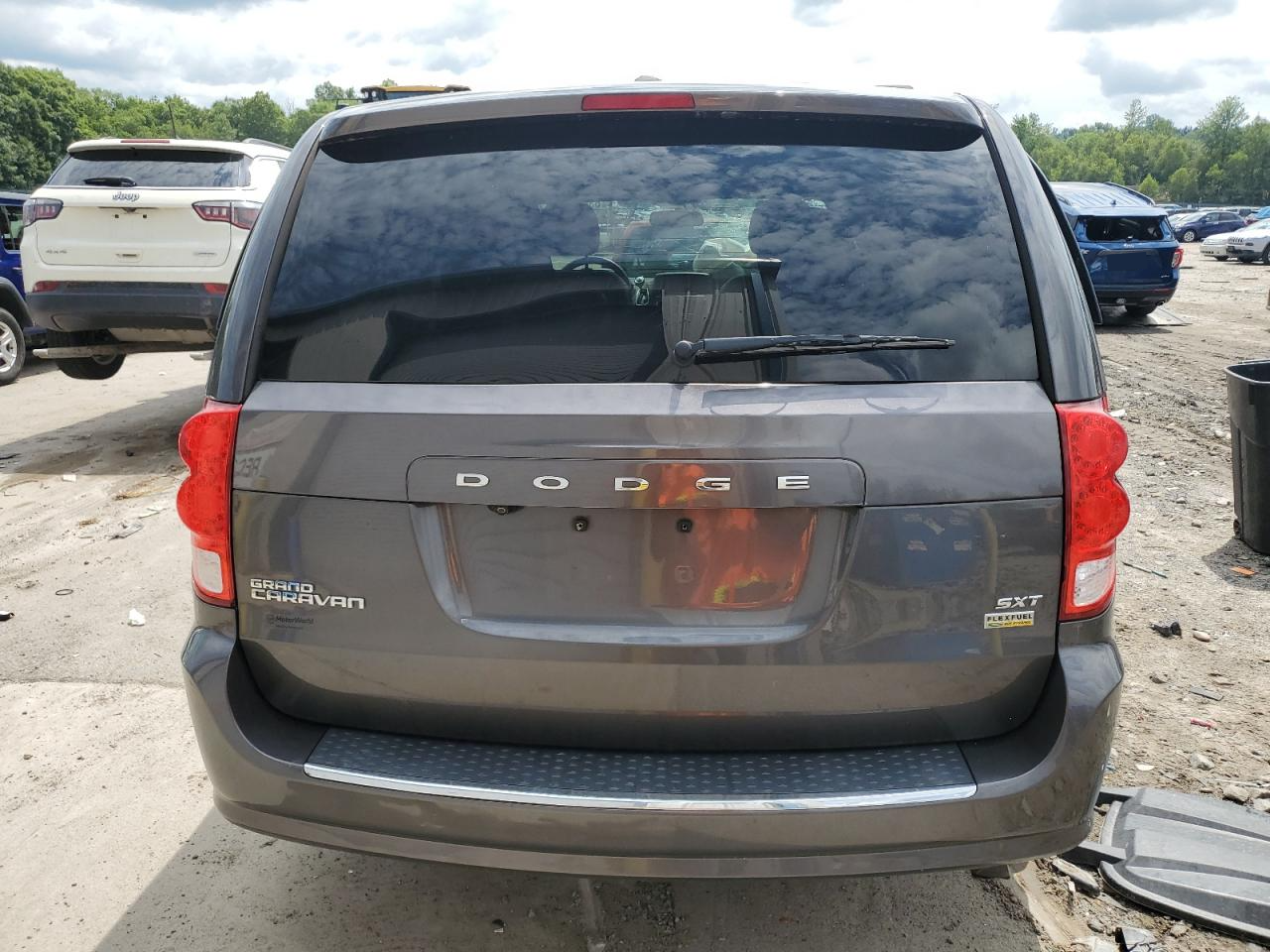 2C4RDGCG1HR686581 2017 Dodge Grand Caravan Sxt