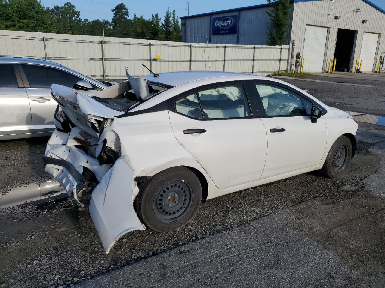 2021 Nissan Versa - Image 3