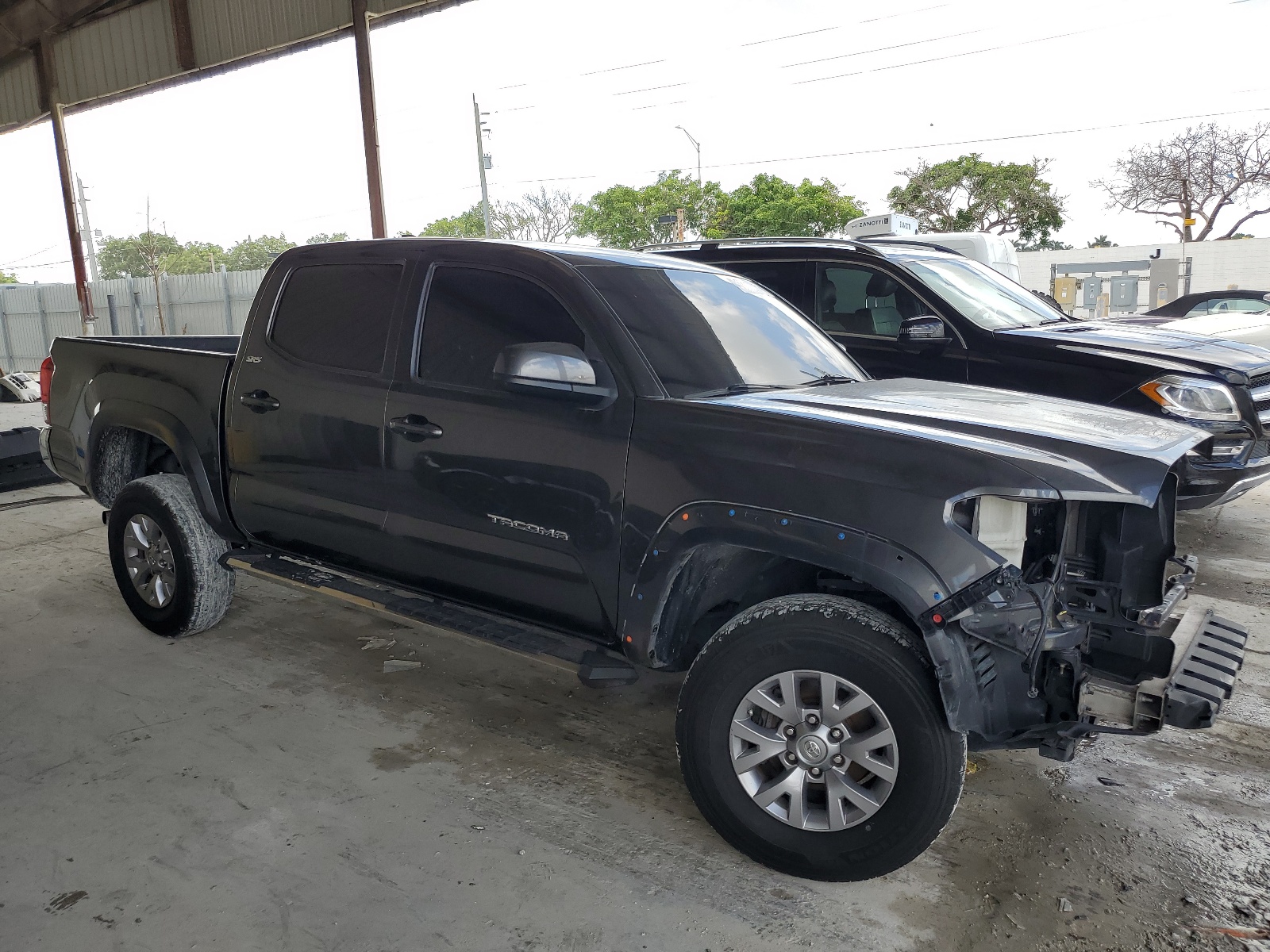 2018 Toyota Tacoma Double Cab vin: 3TMAZ5CN9JM064468