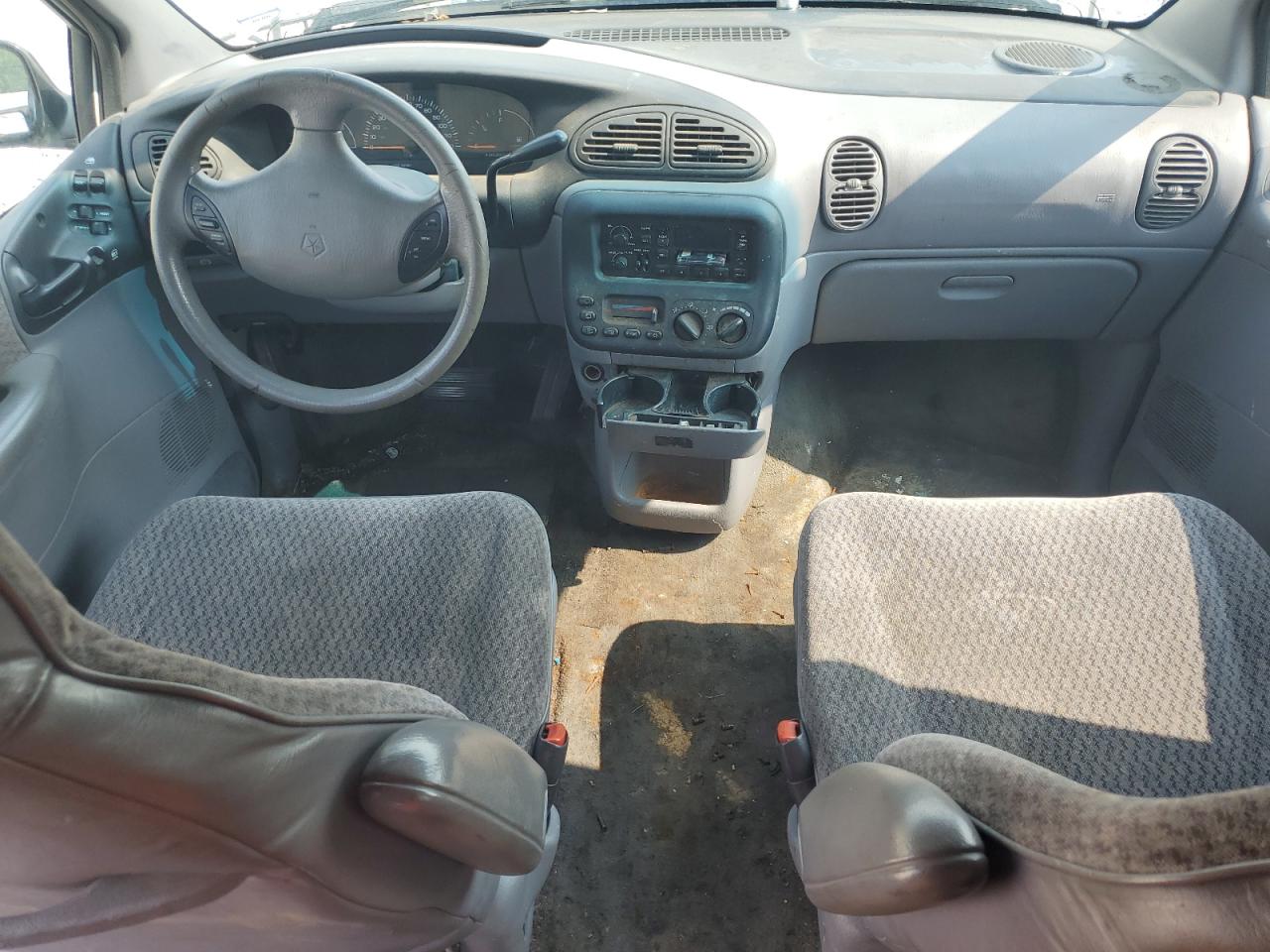 2000 Chrysler Grand Voyager VIN: 2C4GJ24G2YR833489 Lot: 64434494