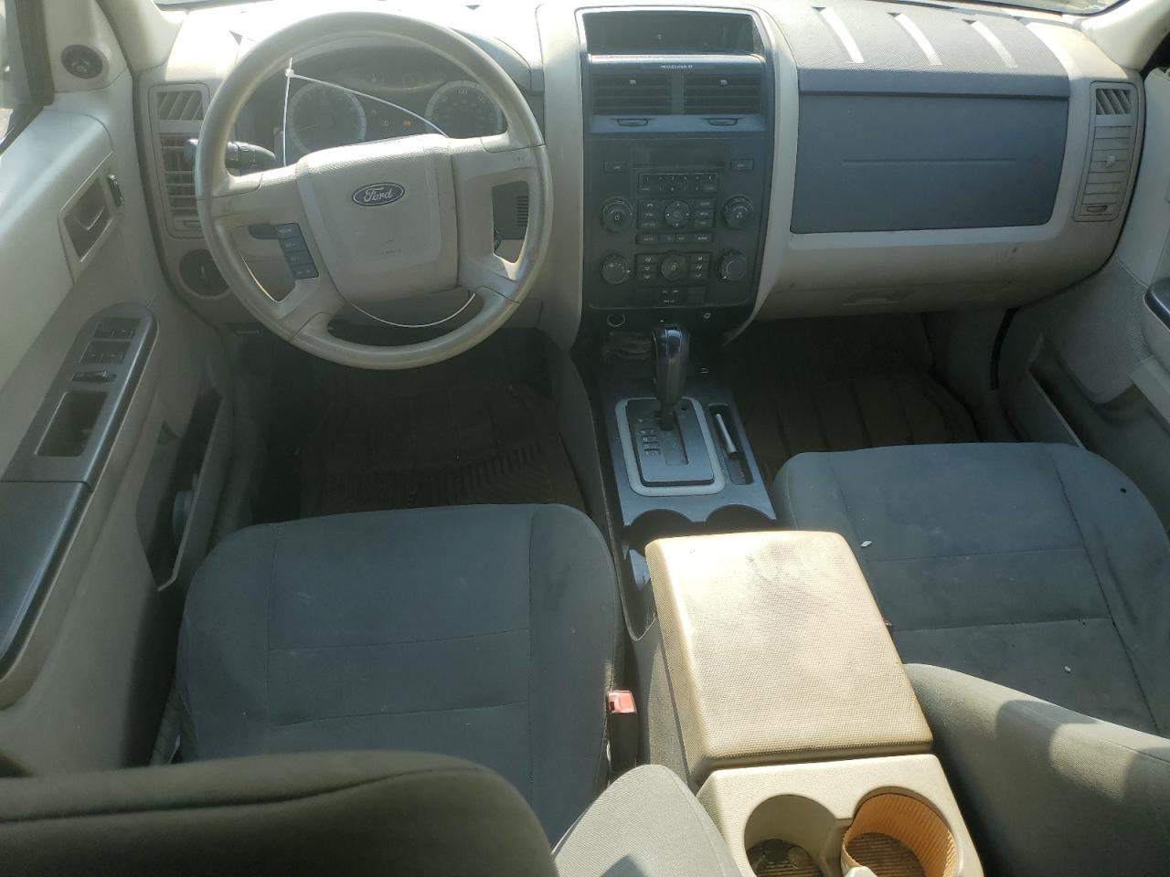 2009 Ford Escape Xls VIN: 1FMCU027X9KA99354 Lot: 61675164