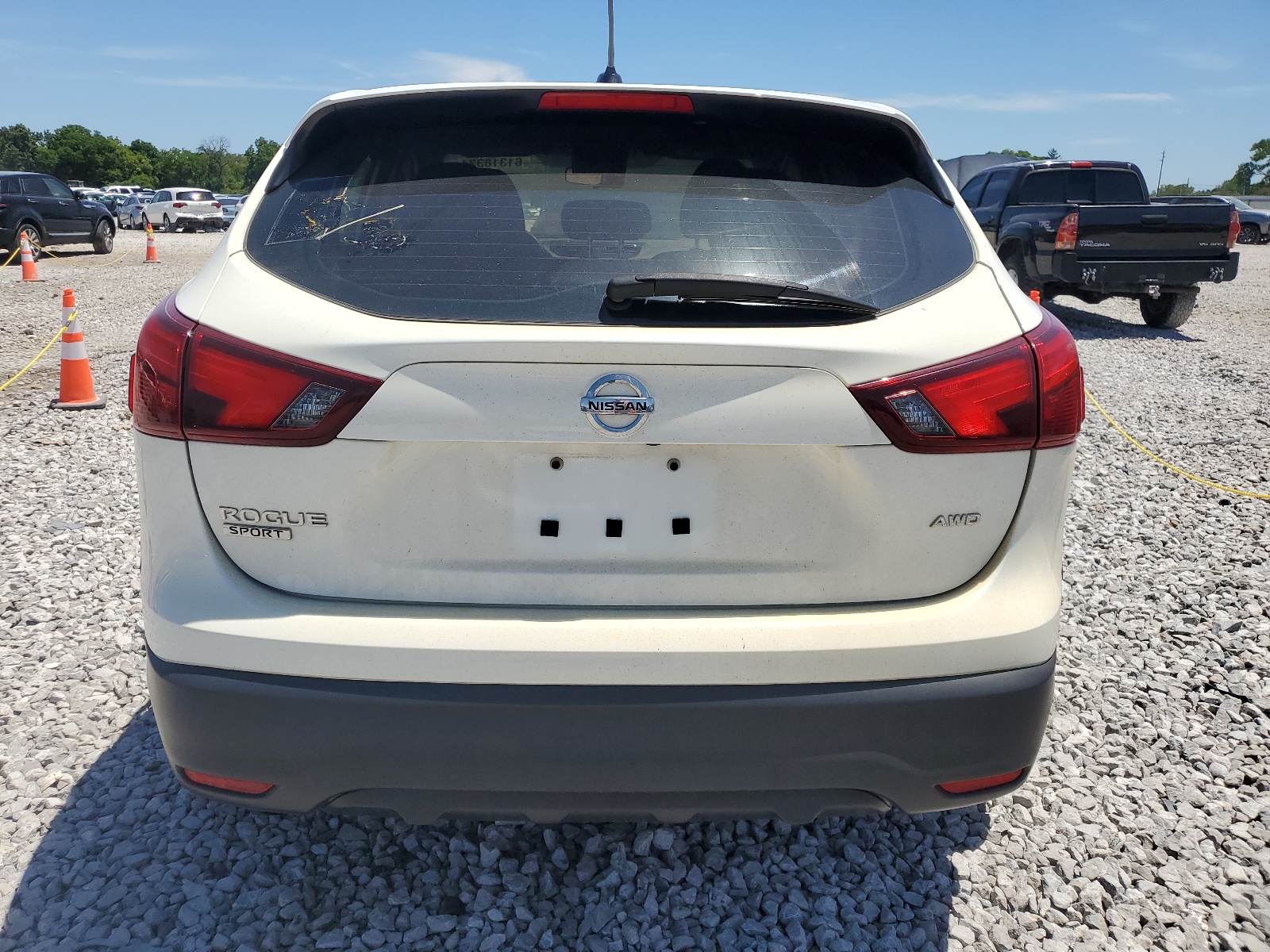 2018 Nissan Rogue Sport S vin: JN1BJ1CR8JW256085