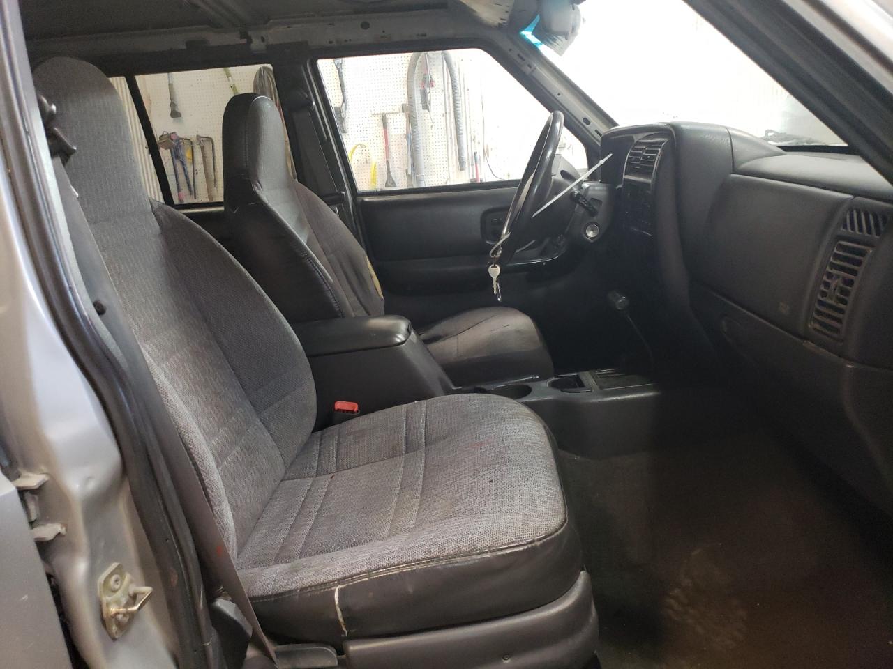 2000 Jeep Cherokee Sport VIN: 1J4FF48SXYL196751 Lot: 61466614