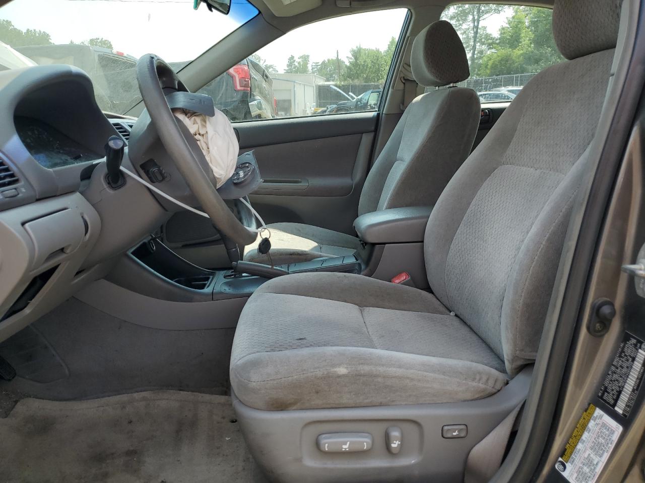 2004 Toyota Camry Le VIN: 4T1BE32K74U935729 Lot: 65622824