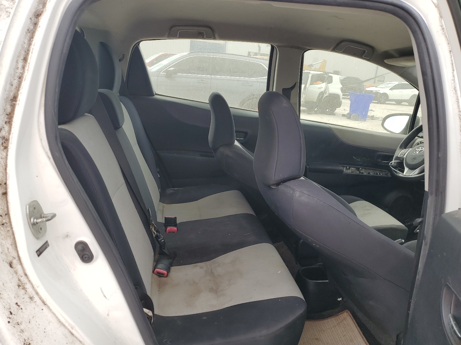 JTDKTUD32DD555882 2013 Toyota Yaris