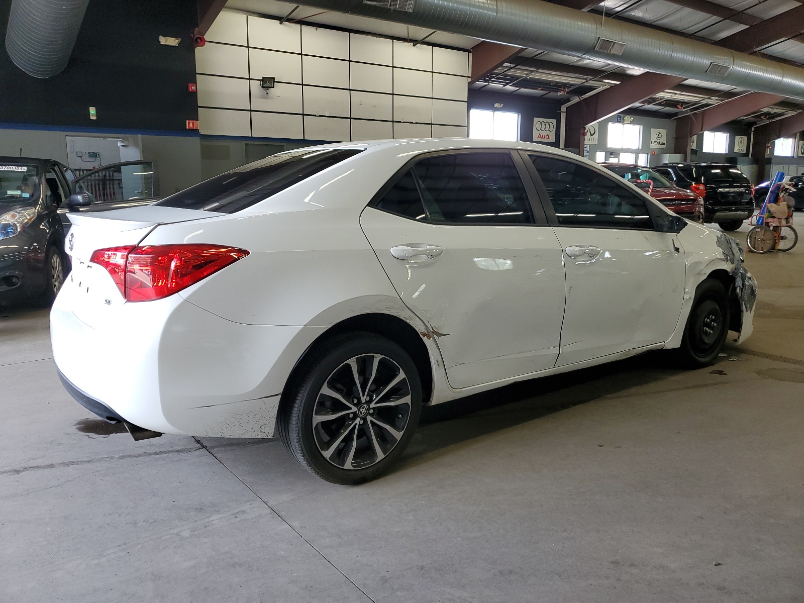 2018 Toyota Corolla L vin: 5YFBURHE6JP825095