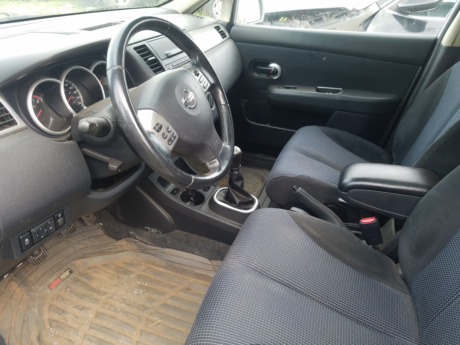 3N1BC1CP8BL386111 2011 Nissan Versa S