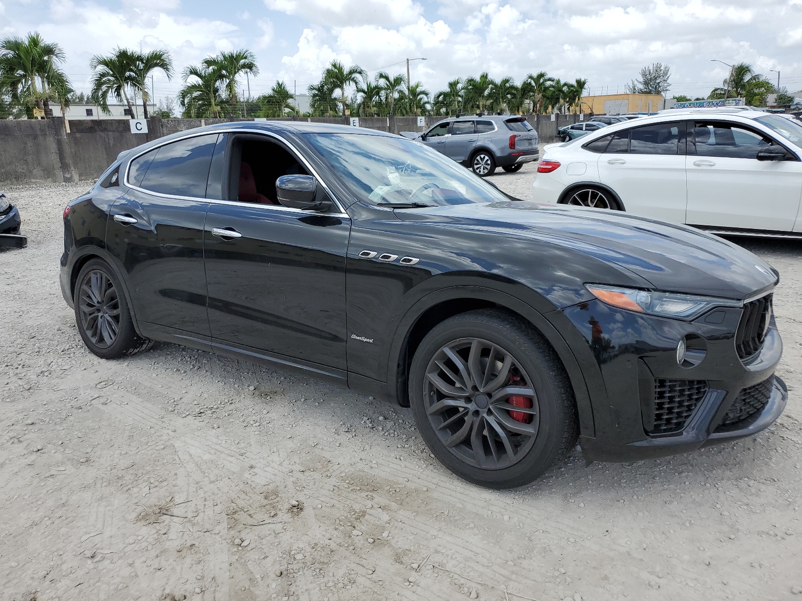 ZN661XUS8KX318677 2019 Maserati Levante Sport