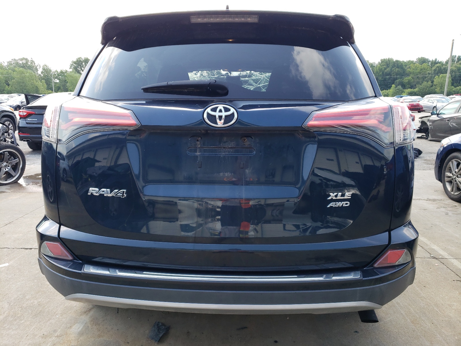 2T3RFREV9HW627155 2017 Toyota Rav4 Xle