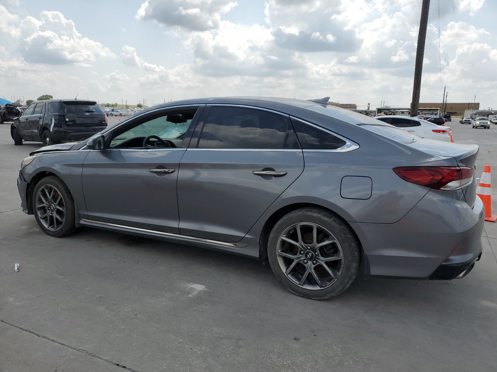 2018 Hyundai Sonata Sport vin: 5NPE34AB1JH668494