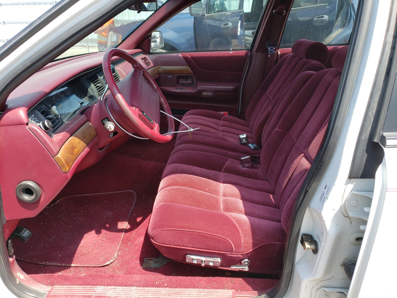 2FACP74W9NX112262 1992 Ford Crown Victoria Lx