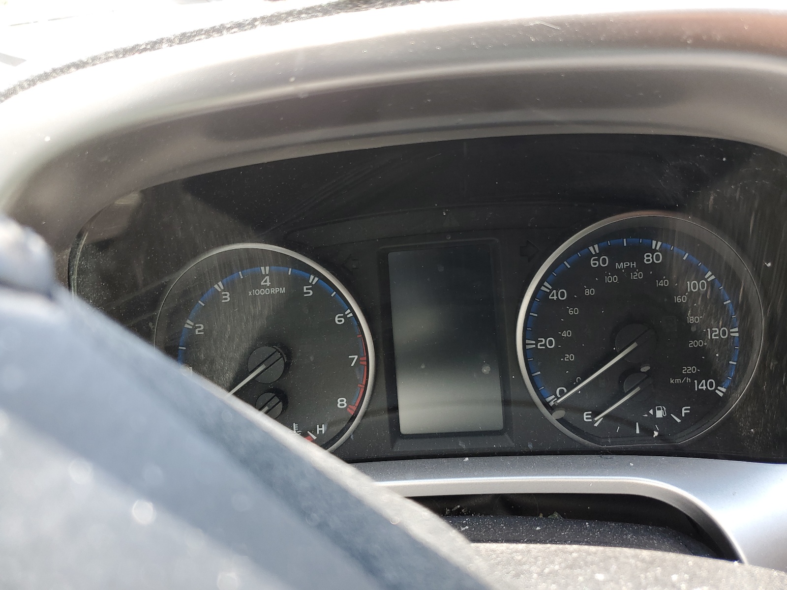 JTMWFREV1HJ118601 2017 Toyota Rav4 Xle