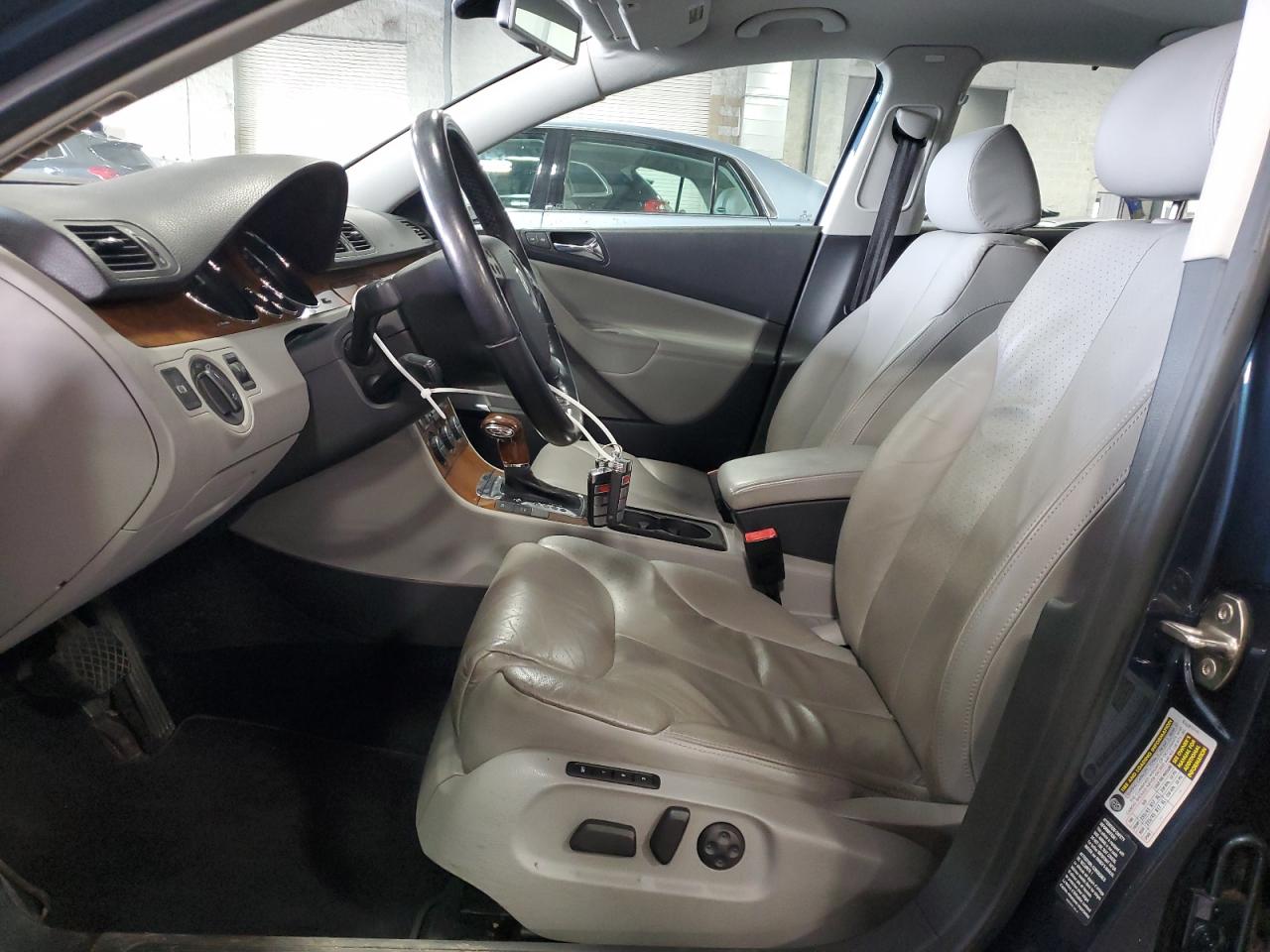 2006 Volkswagen Passat 3.6L Luxury VIN: WVWEU73C96E056605 Lot: 63832544