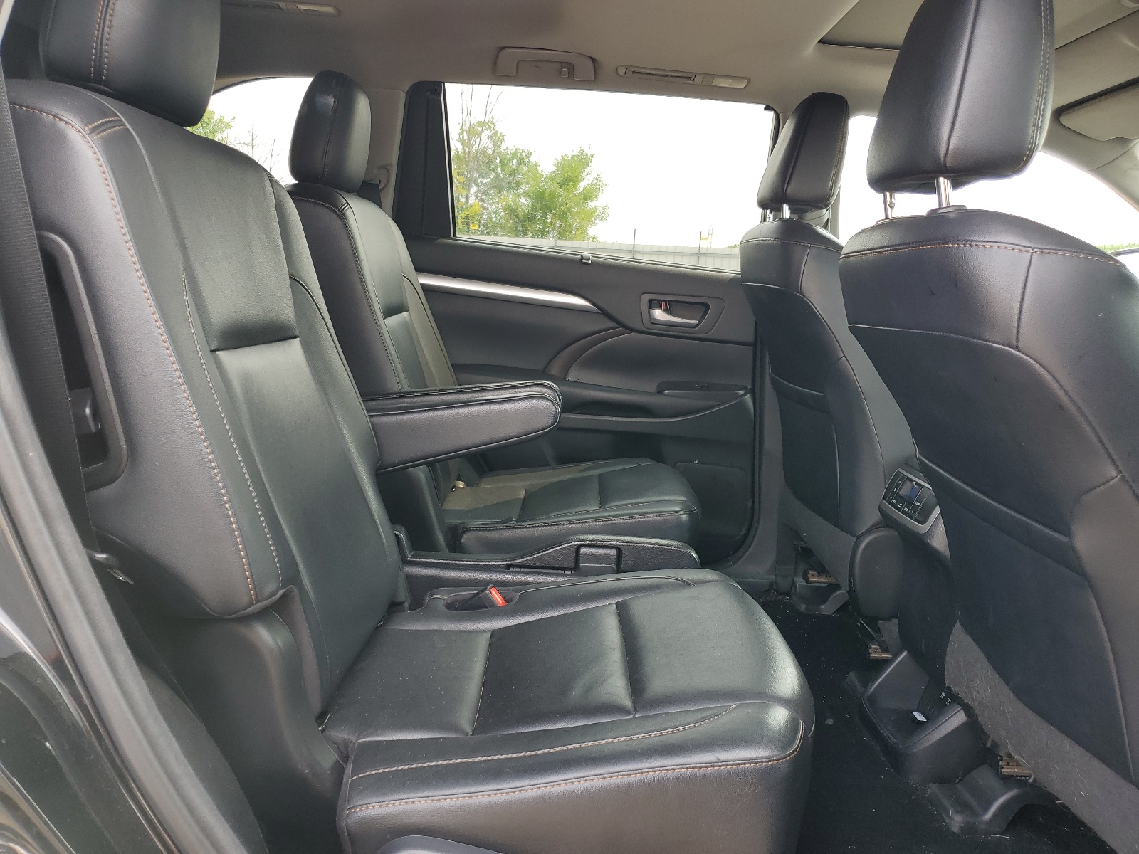 5TDKZRFH2HS188447 2017 Toyota Highlander Se