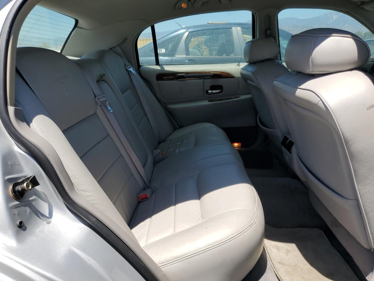 2001 Lincoln Town Car Signature VIN: 1LNHM82W21Y653046 Lot: 65293244