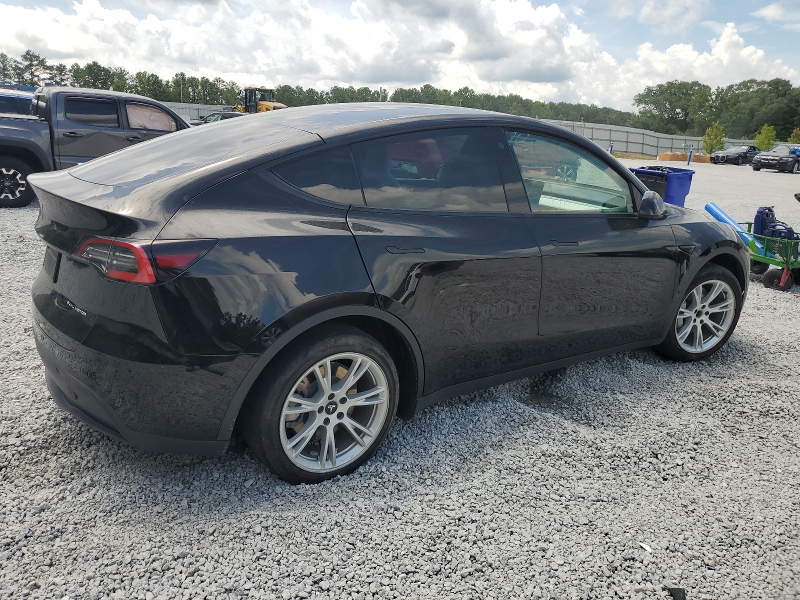 2021 Tesla Model Y vin: 5YJYGAEE4MF116074