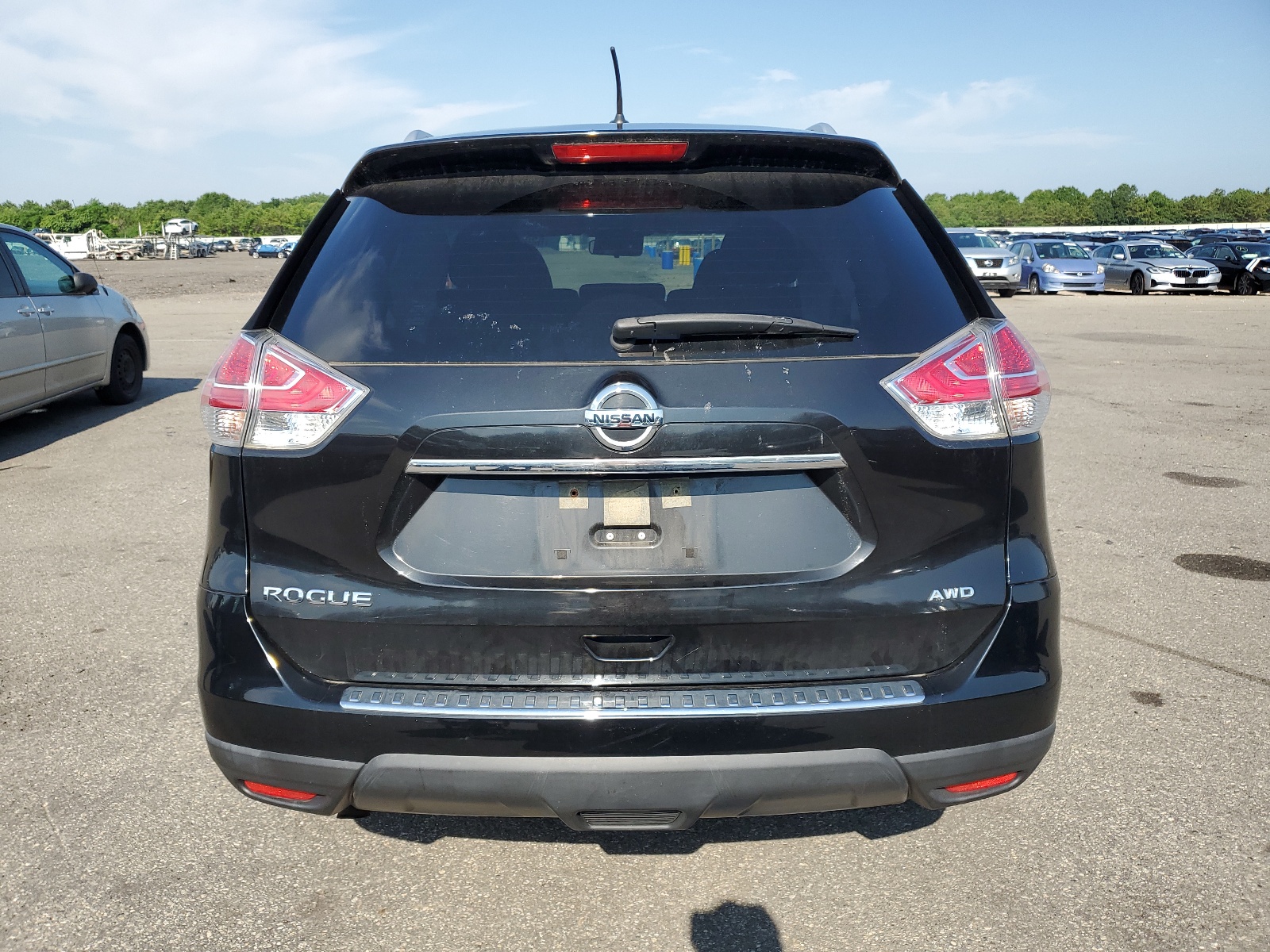 2016 Nissan Rogue S vin: JN8AT2MV3GW130184