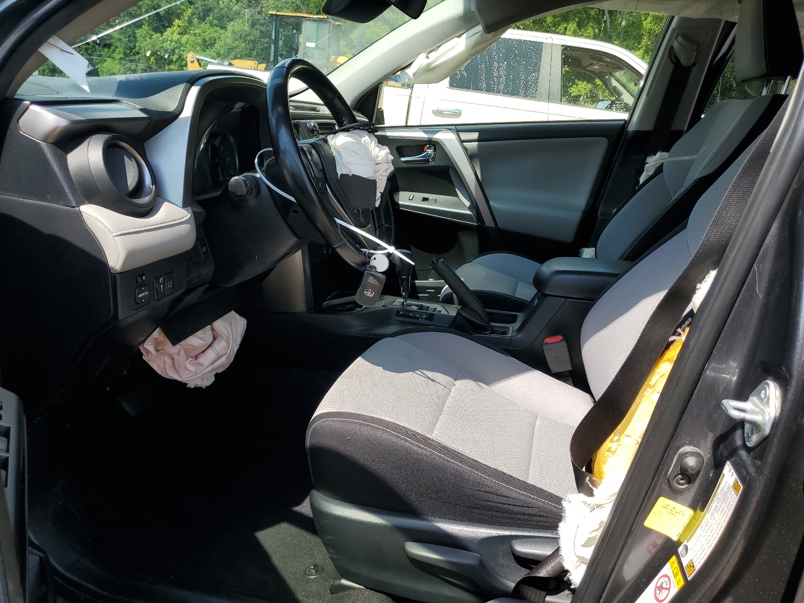 JTMWFREV8HD105343 2017 Toyota Rav4 Xle