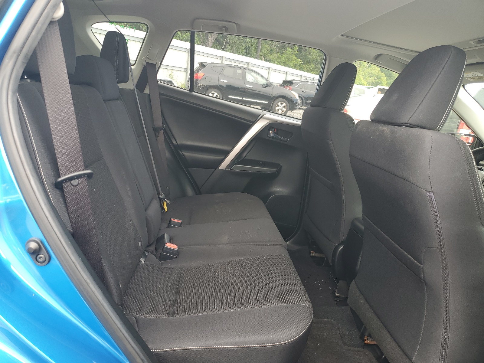 JTMWFREV6HJ116312 2017 Toyota Rav4 Xle