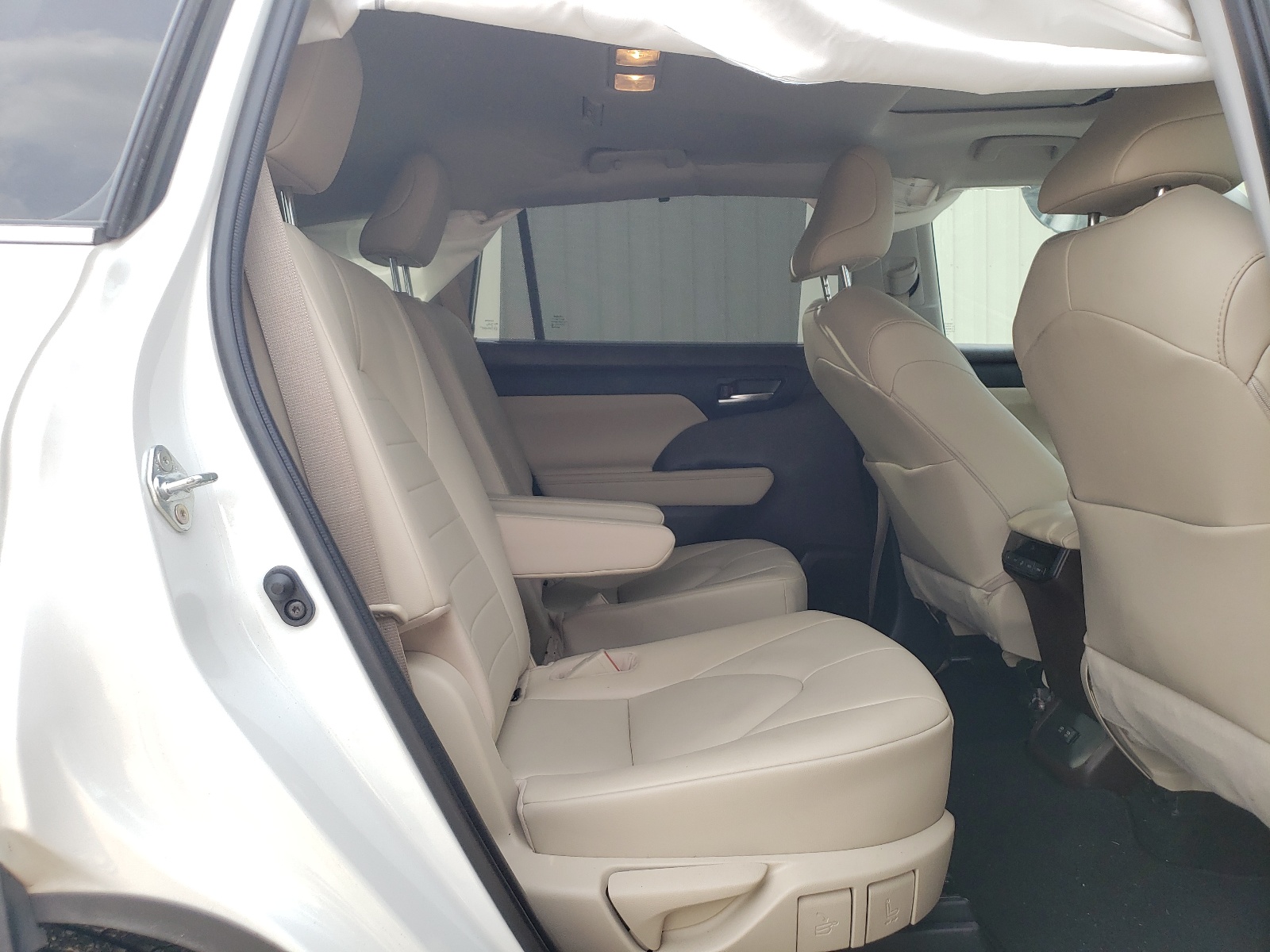 5TDGZRAH4MS532061 2021 Toyota Highlander Xle