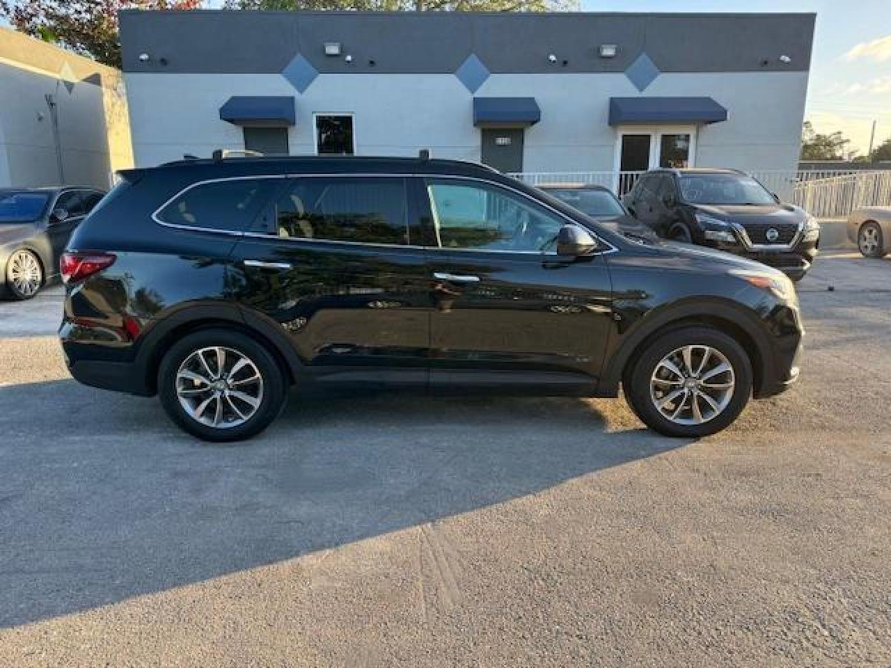 2017 Hyundai Santa Fe Se VIN: KM8SM4HF7HU180090 Lot: 63825484