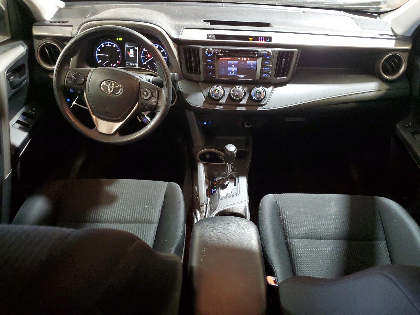 2T3BFREV7HW683290 2017 Toyota Rav4 Le