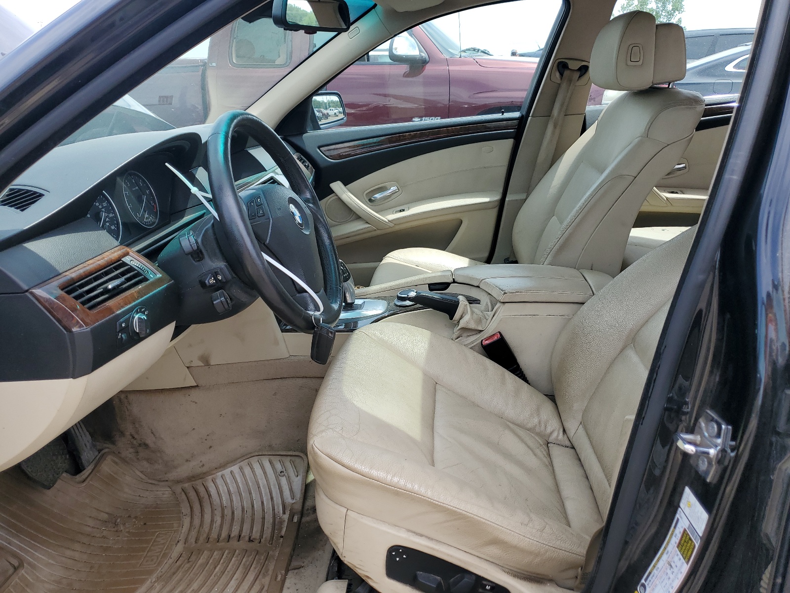 WBANV13538CZ58898 2008 BMW 528 Xi