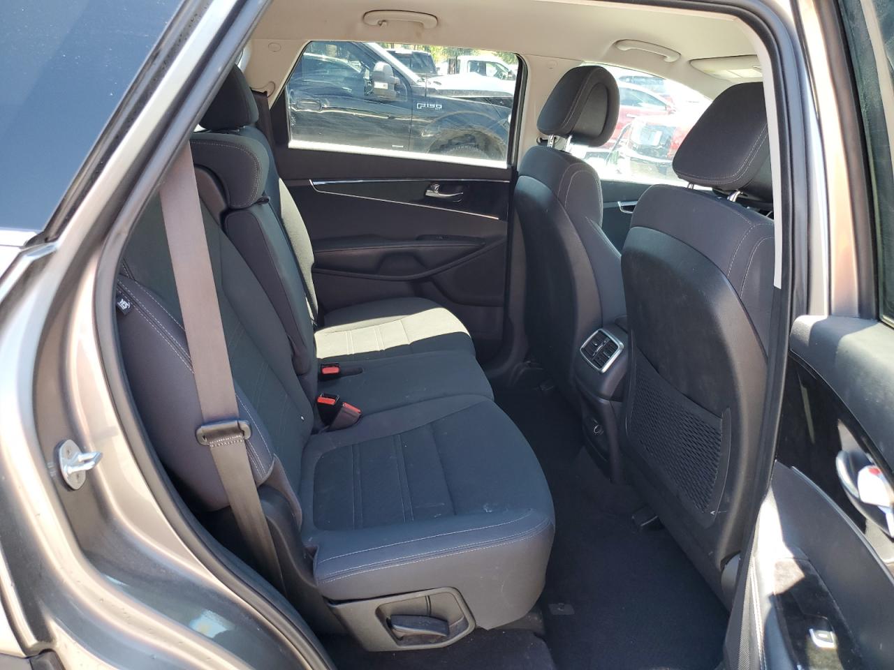 2016 Kia Sorento - Image 11