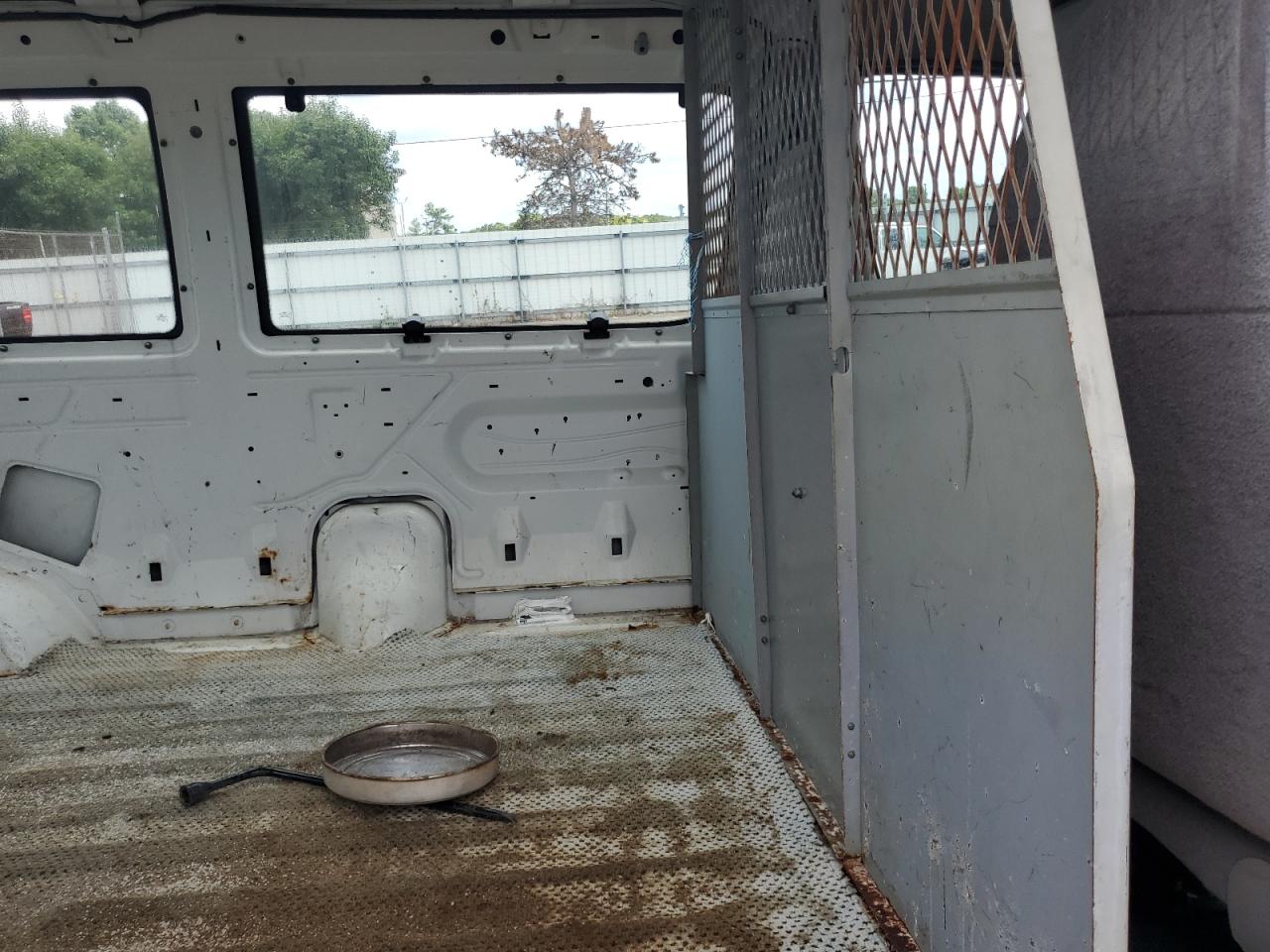 1998 Ford Econoline E150 Van VIN: 1FTRE1425WHA04422 Lot: 64012574