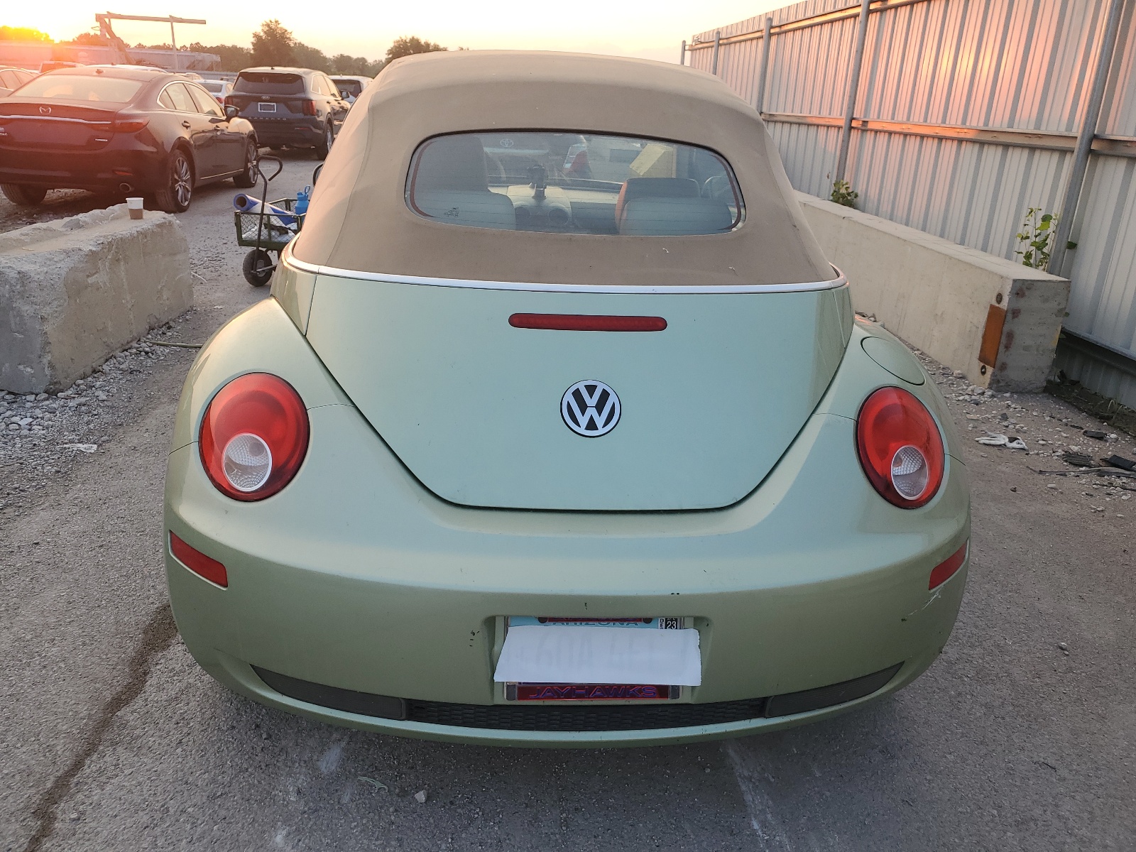 3VWSF31Y47M406025 2007 Volkswagen New Beetle Convertible Option Package 2