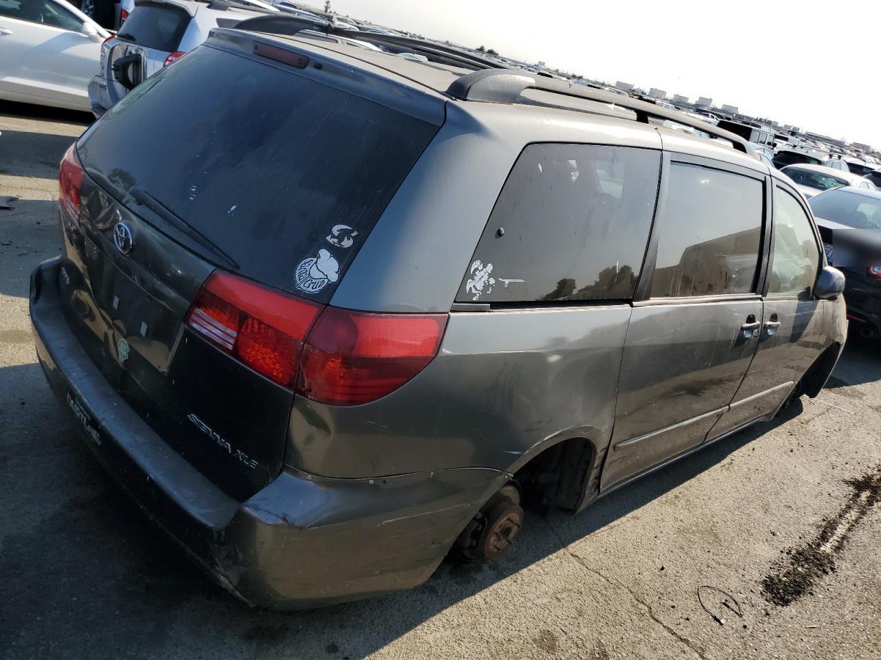 2004 Toyota Sienna - Image 3