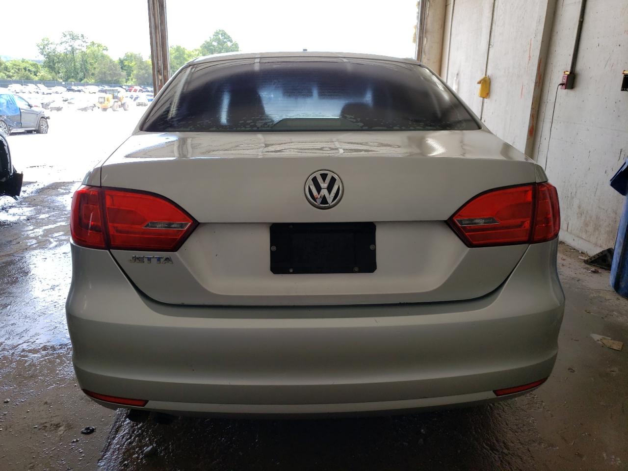 2011 Volkswagen Jetta Base VIN: 3VW2K7AJ5BM372479 Lot: 61255364