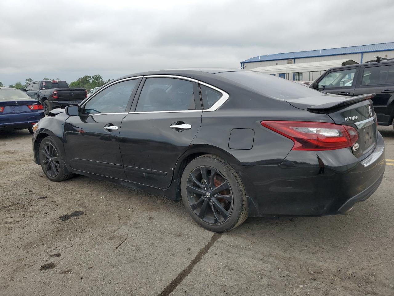 2017 Nissan Altima - Image 2