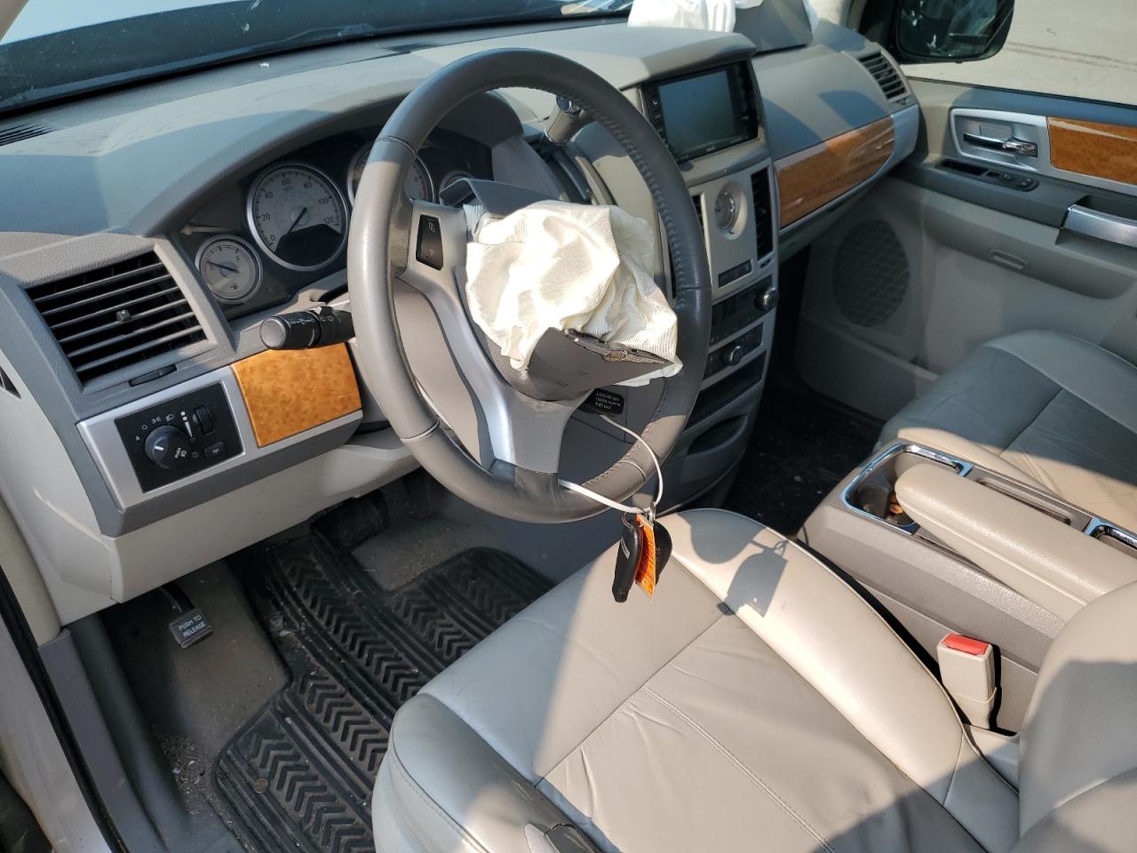 2010 Chrysler Town & Country Limited VIN: 2A4RR7DX8AR451613 Lot: 62293924