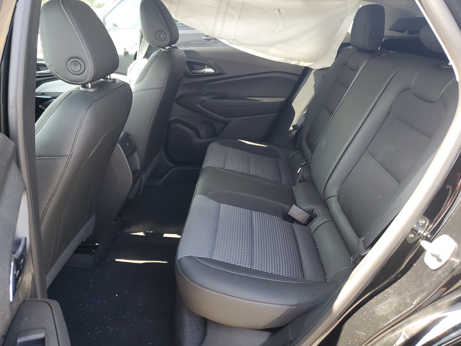 KL77LHE28RC093504 2024 Chevrolet Trax 1Lt