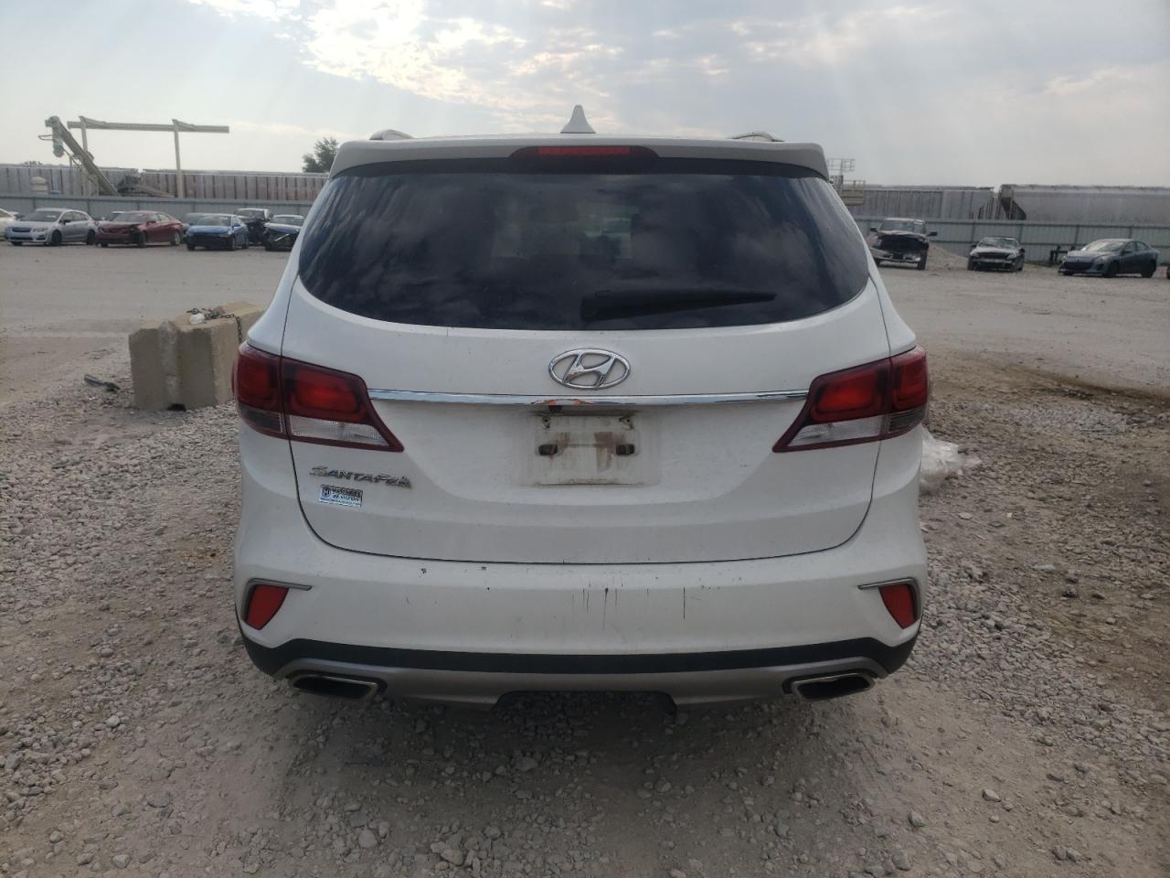 KM8SM4HF9HU207810 2017 Hyundai Santa Fe Se