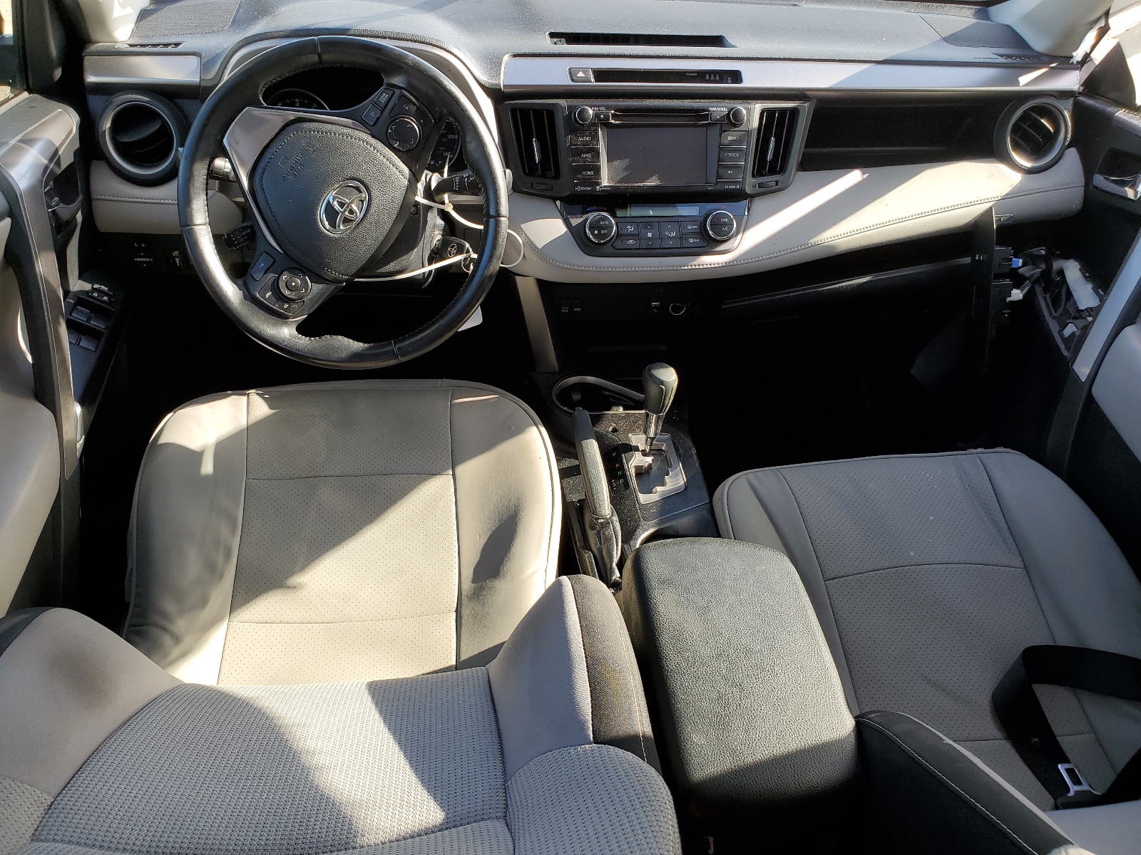 JTMRFREV6HJ702859 2017 Toyota Rav4 Xle