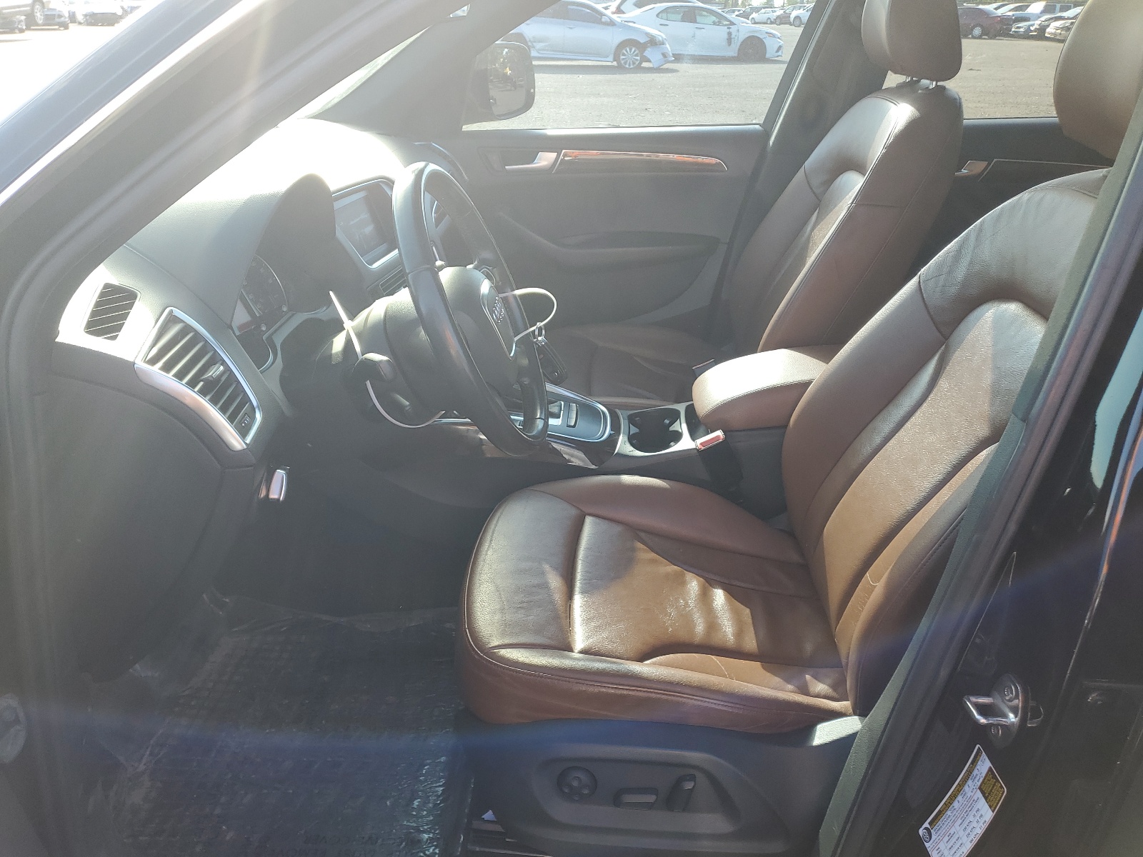 WA1CFAFP2BA015600 2011 Audi Q5 Premium