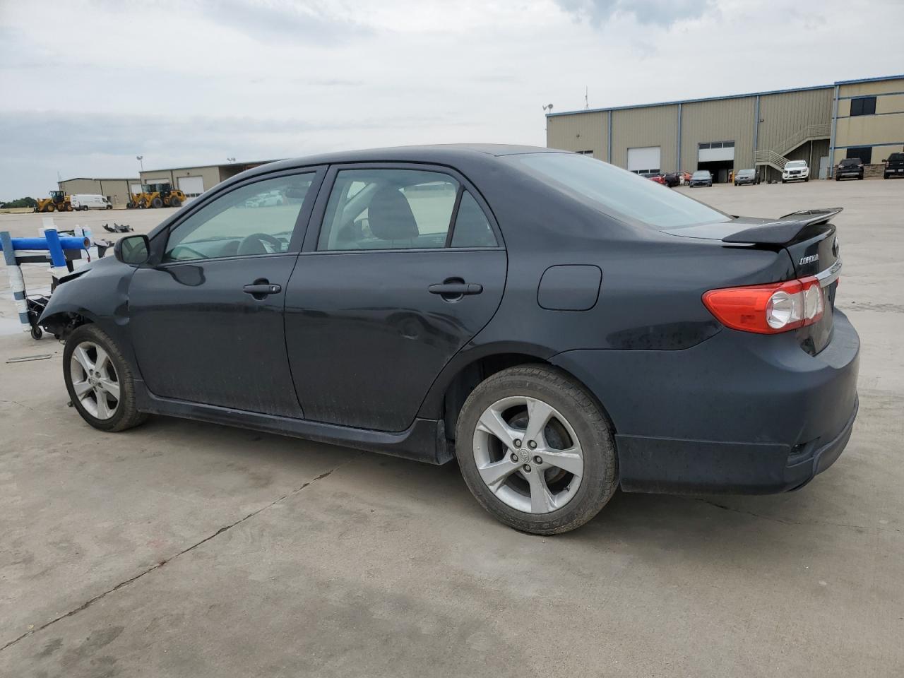 VIN 5YFBU4EE1DP185955 2013 TOYOTA COROLLA no.2