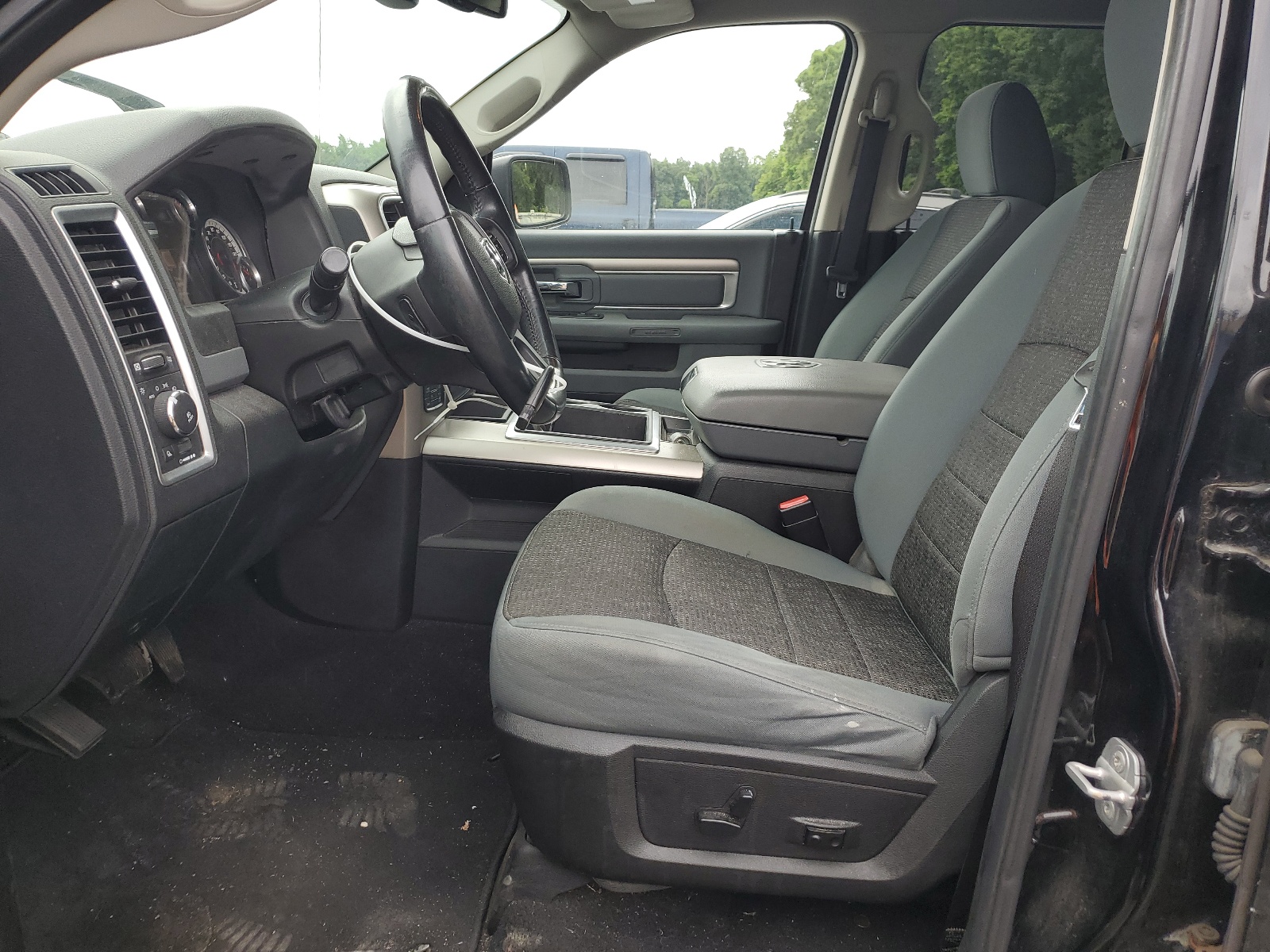 1C6RR7GT1ES226069 2014 Ram 1500 Slt