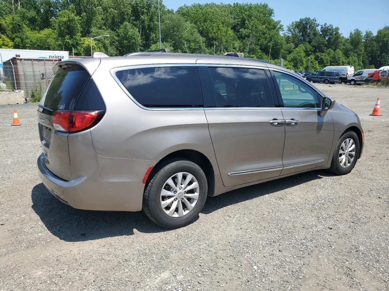 2017 Chrysler Pacifica - Image 3