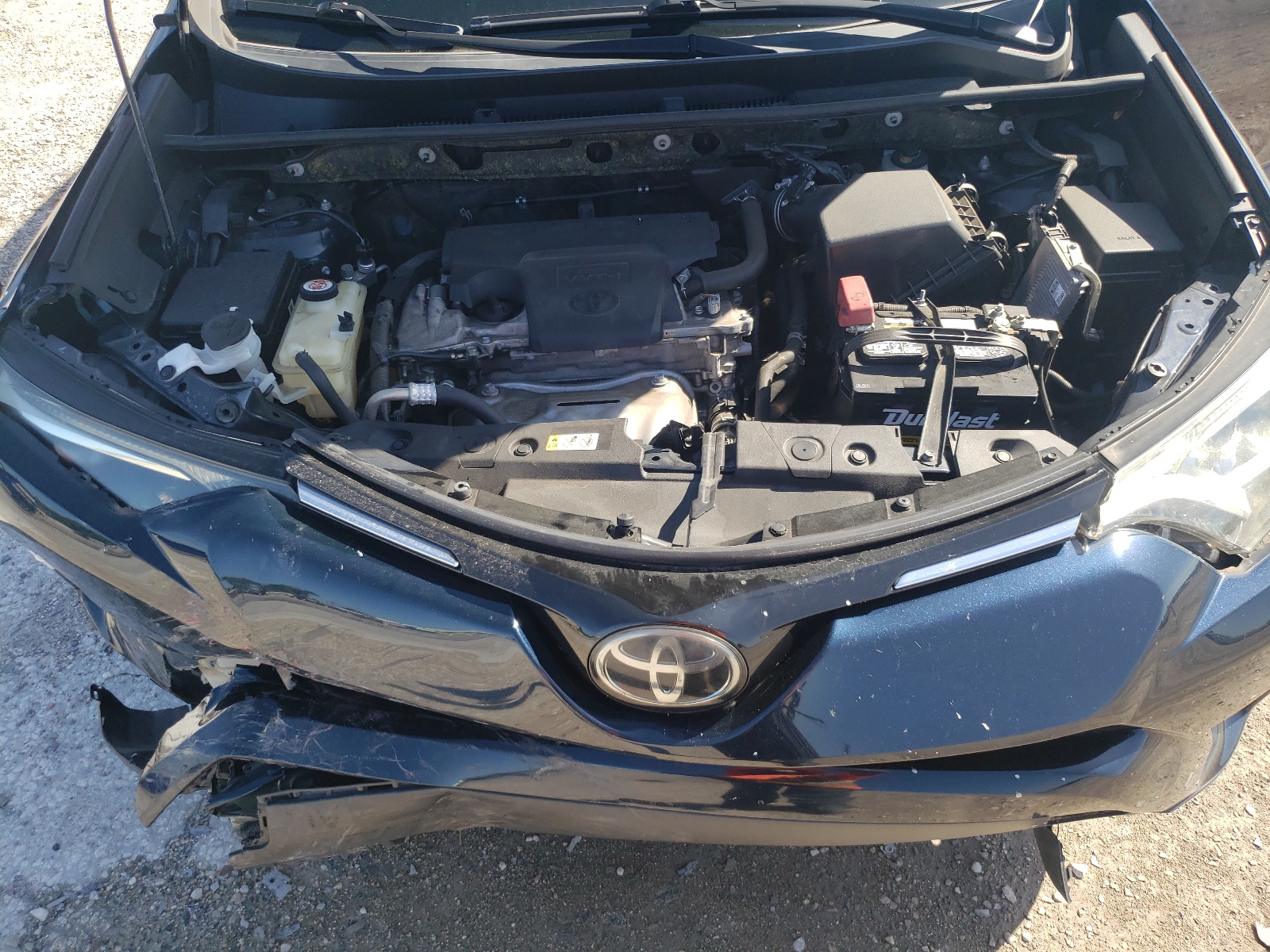 JTMZFREV7JJ210878 2018 Toyota Rav4 Le